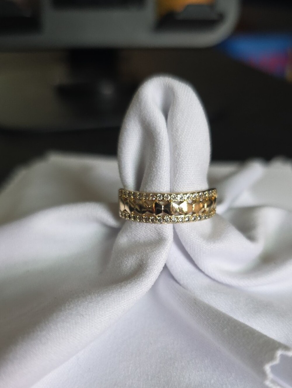 14k Gold Plated Honeycomb Band Ring with Accent Stones - Women's Jewelry - Picture 2 of 3